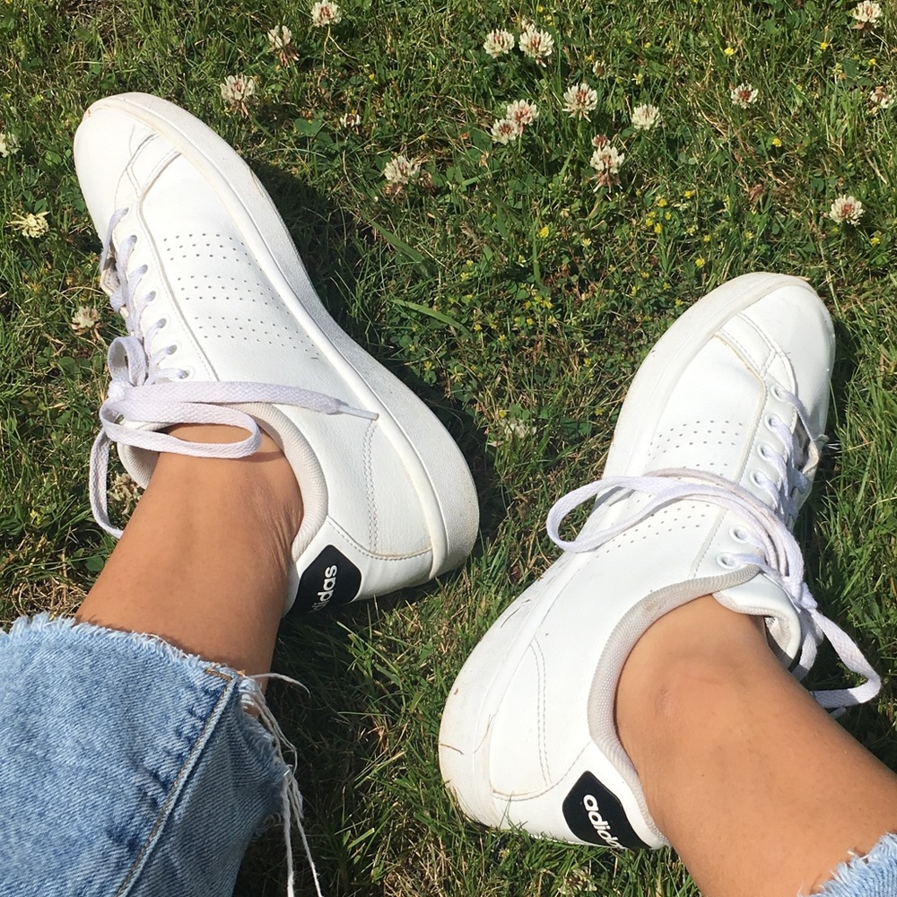 White Adidas Cloudfoam shoes!!☁️